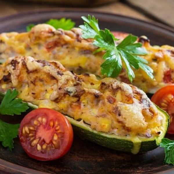 Receita de  abobrinha Abobrinha Recheada com Frango Cremoso e Ricota